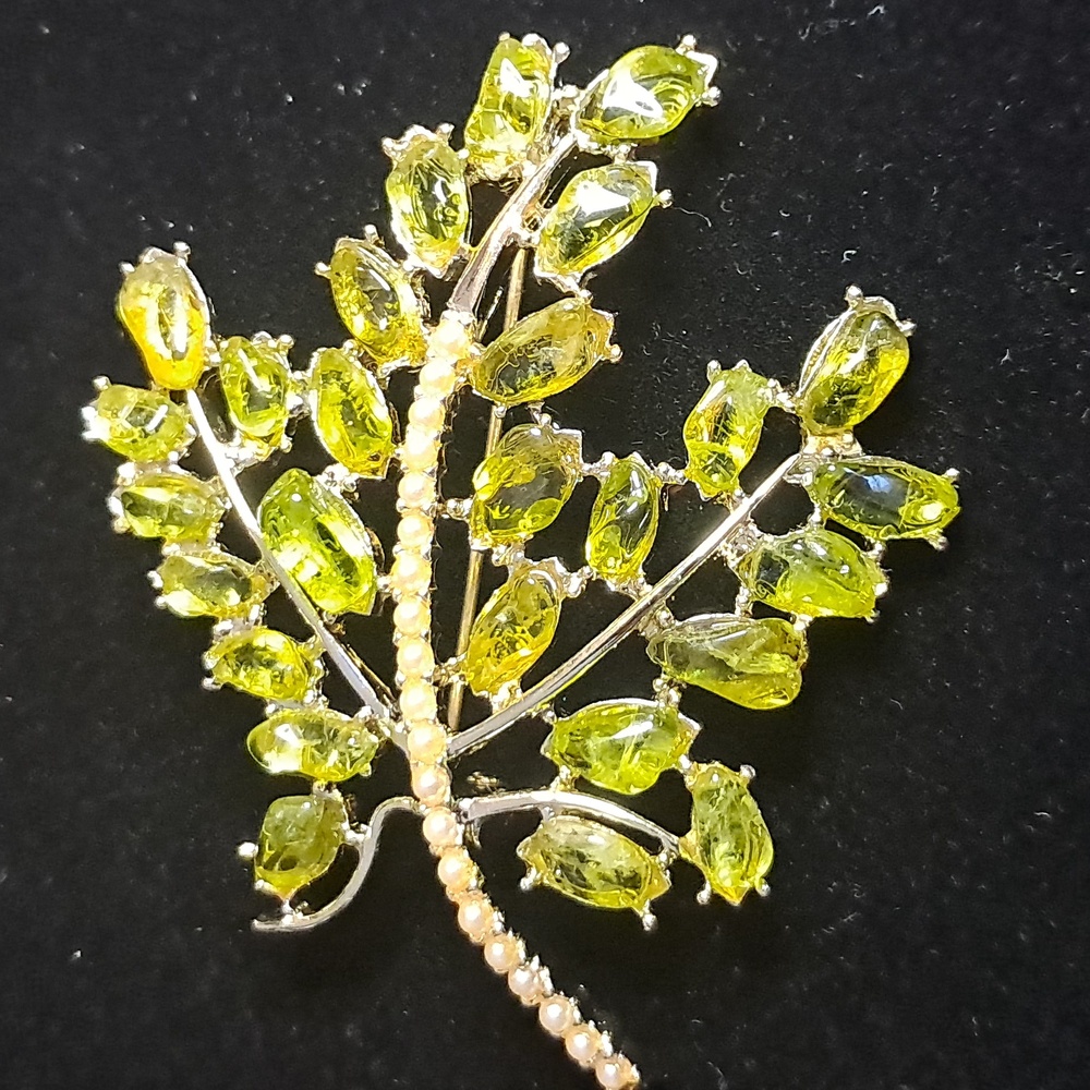 Vintage Dodds brooch